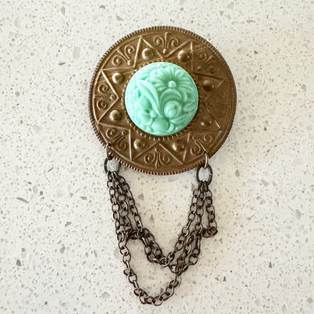 Vintage Green Jade Gold Toned Carved Dangle Brooch Pin